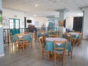 DebbieXenia Hotel Apartments