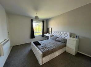 Impeccable 2-bed Apartment in Eastleigh