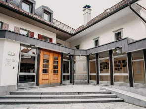 Dvor Jezeršek Brnik