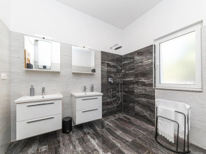 Amazing Home in Vinisce With 3 Bedrooms, Internet and Outdoor Swimming Pool