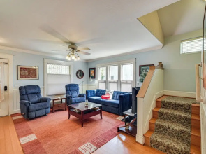 6 Blocks to Sjsu: Cozy Bungalow w/ Deck & Koi Pond