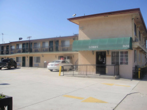 Harbor Inn