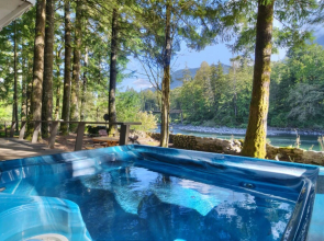 Wild Sky Escape - One Bedroom Cabin with Hot Tub