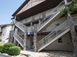 Ramada by Wyndham Branson Yacht Club