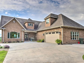 Mountain-view Apartment Near Pigeon Forge Parkway!