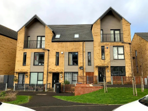 Sheffield City Centre , free Wifi & Parking - Private Room - Shared House