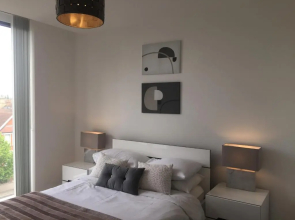 Castle Quarter Apartment with Free on site Parking