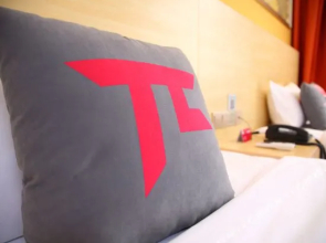 派酒店(龙口港口汽车站店)