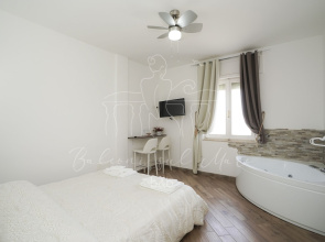 Room in B&B - B&B Balconi Sul Mare Deluxe Room With Hydromassage "madonna Dell'altomare"