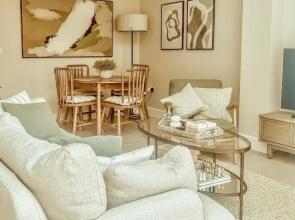 Stylish 3Bd Townhouse In Central Winchester