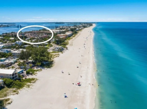 Fun N Sun 1 Bedroom Condo by RedAwning