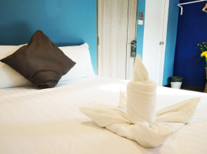 Sleep With Me Bangkok - BTS Phra Khanong