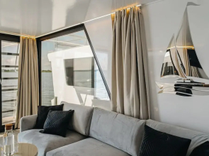 HT Houseboats