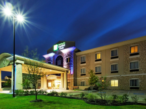 Holiday Inn Express & Suites Mansfield by IHG