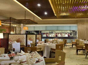 Sheraton Grand Shanghai Pudong Hotel & Residences