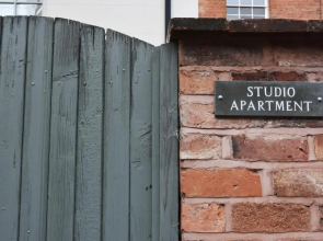 Dale Street Apartments Suite