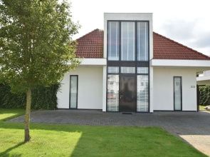 Holiday Home in Harderwijk Near Serene Lake