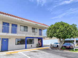Motel 6 Corona, CA