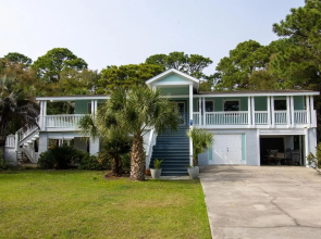 5bd, 3Ba Home Sleeps 14 Comfortably, Close to the Beach and Club Amenities