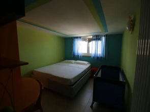 Apartment 30 Meters From the sea With 8 Beds With Full sea View