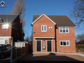 Modern 3-Storey Apartment & Free Parking