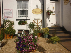 Crown Lodge Guest House
