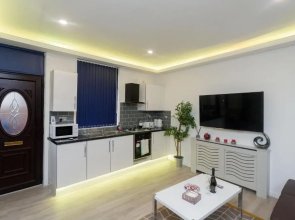 TOWLER HOUSE APARTMENTS 6 beds in 3 bedrooms