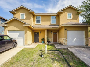 San Antonio Townhome ~ 2 Mi to Aquarium!