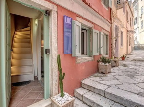 VENETIAN WELL HOUSE by LOC HOSPITALITY