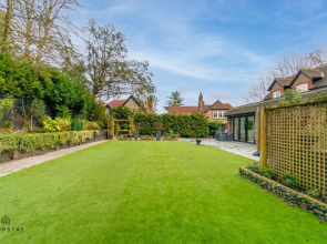 Hidden Gem! Luxury 5 Bed Near Warner Bros Studios