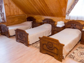 Palmovy Dvor Guesthouse