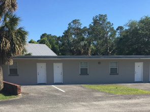Skylark Motel