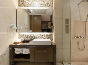 Guangzhou Yicheng Poly Central Pivot apartment