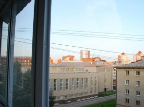 Диван и Чемодан на ул. Дуси Ковальчук, 260