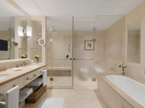 Отель Futian Shangri-La Shenzhen