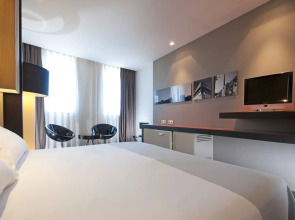 Отель Barcelona Condal Mar Affiliated by Meliá