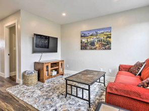 Walk To Golf: Modern Mtn-view Home in Granby