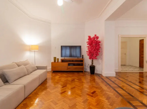 Space and Comfort in Copacabana D405