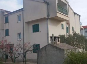 Apartments and Rooms Saric