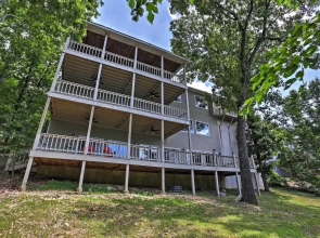 Pool, Games & Basketball Court! Branson Getaway