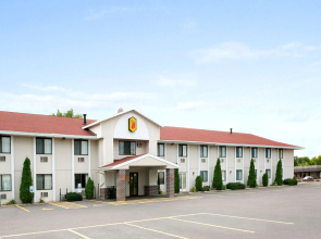 Super 8 by Wyndham Eau Claire WI