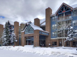 Bright Winter Stay W/skylight 2br/ba Short Stroll To Main St 2 Bedroom Condo by RedAwning