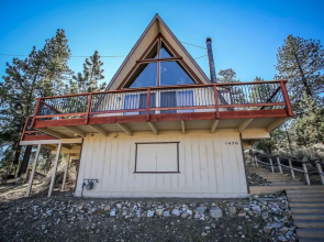 1632 - Meadow View Chalet by RedAwning