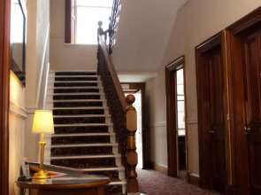 Edinburgh House Hotel