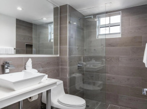 Fortune House Hotel Suites