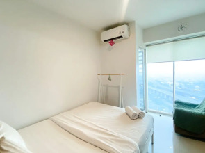 Modern And Homey Studio At Grand Kamala Lagoon Apartment