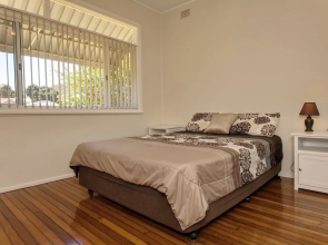 Shoalz, 28 Rigney Street