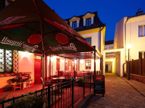 Nelly Kelly's Hotel