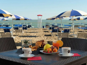 Houses and Apts. in Albarella 24882