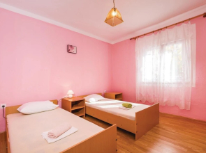 Nice Apartment in Gornji Karin With 2 Bedrooms and Wifi